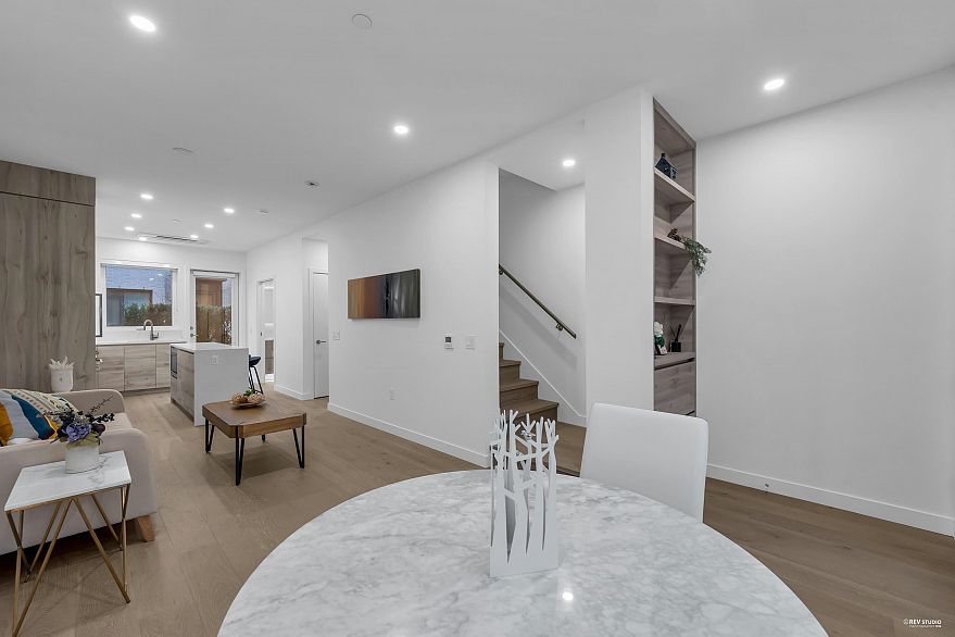 659 W 30th Avenue