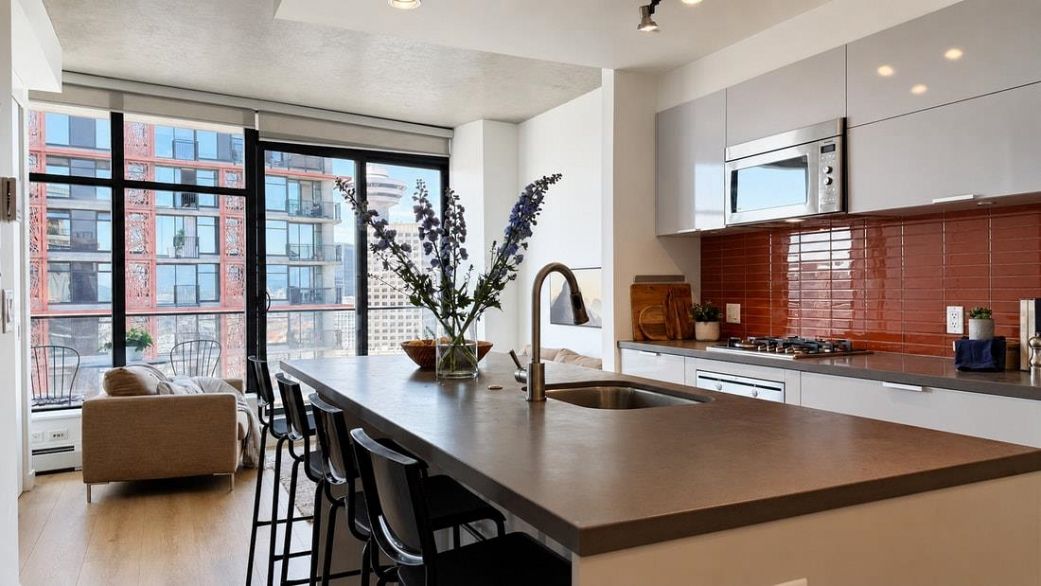 2908 108 W Cordova Street