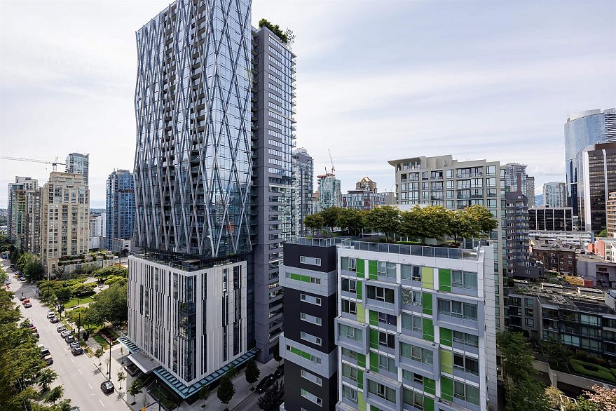 1704 1088 Richards Street