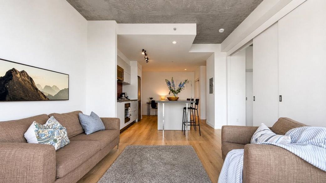 2908 108 W Cordova Street