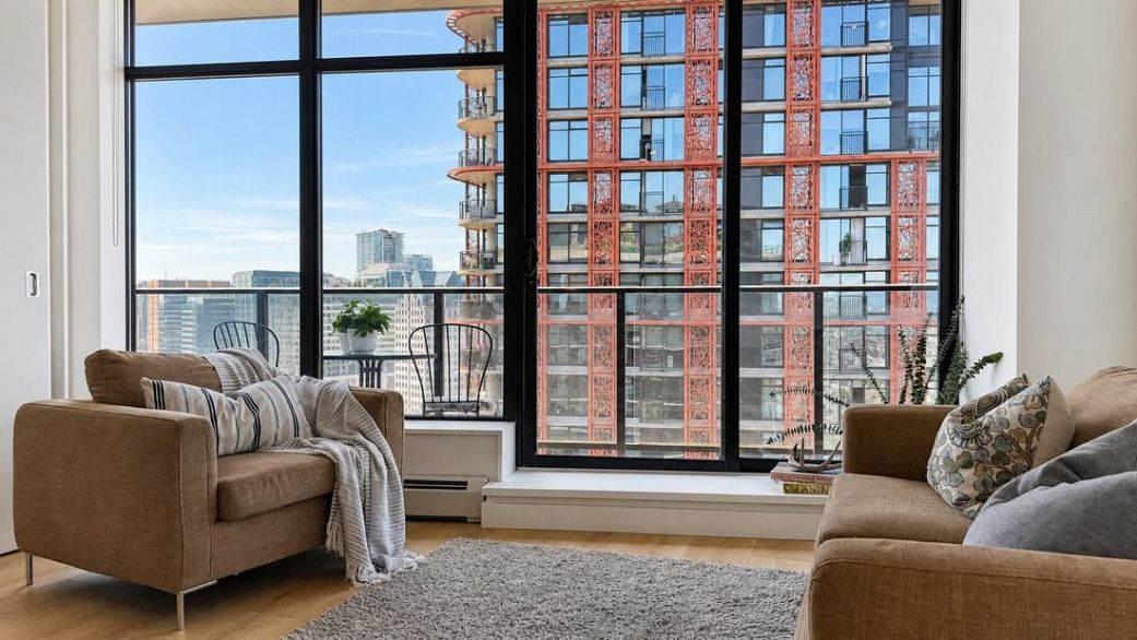 2908 108 W Cordova Street