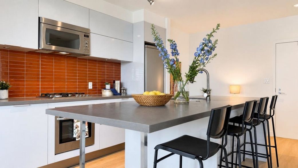 2908 108 W Cordova Street