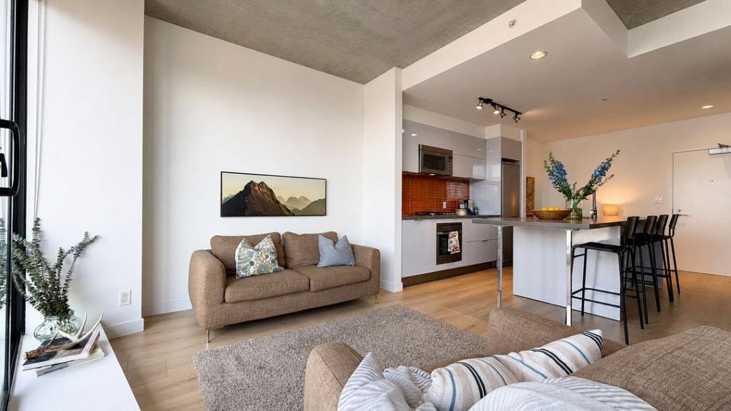 2908 108 W Cordova Street