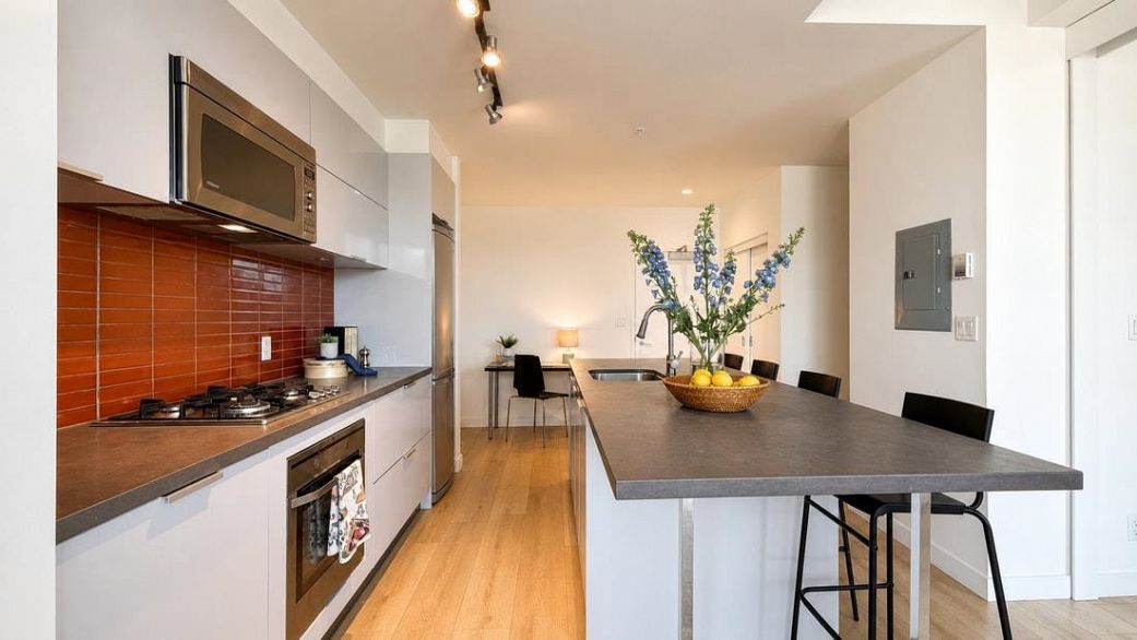 2908 108 W Cordova Street