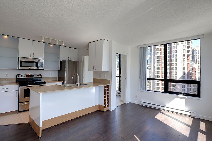 1502 909 Mainland Street