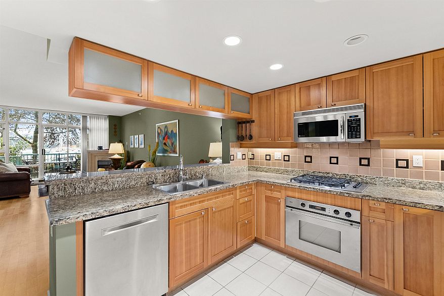 1053 Marinaside Crescent