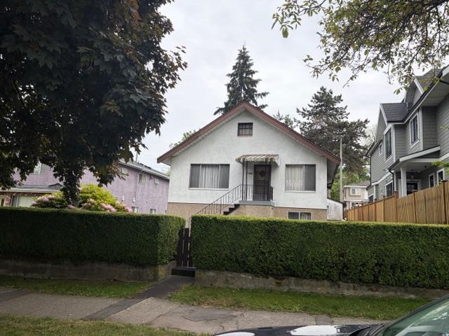 1166 E 16th Avenue