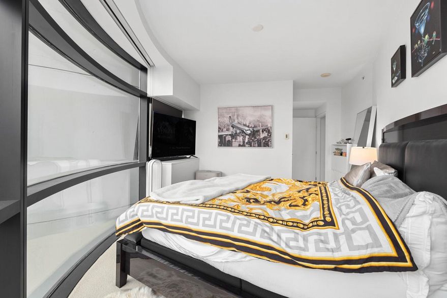 2306 838 W Hastings Street