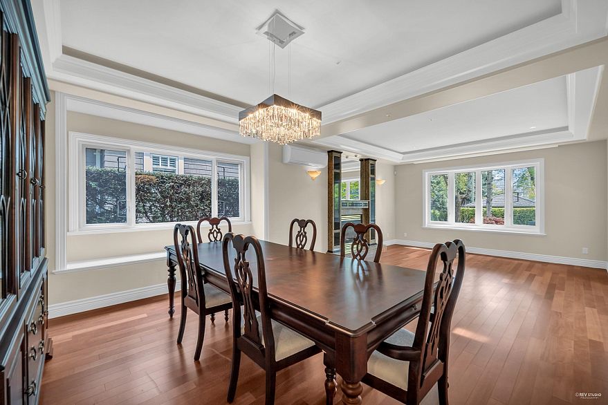 6081 Elm Street