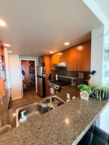 603 455 Beach Crescent
