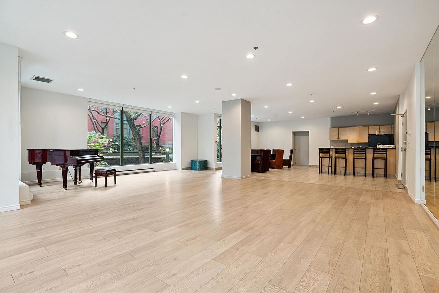 1605 1239 W Georgia Street