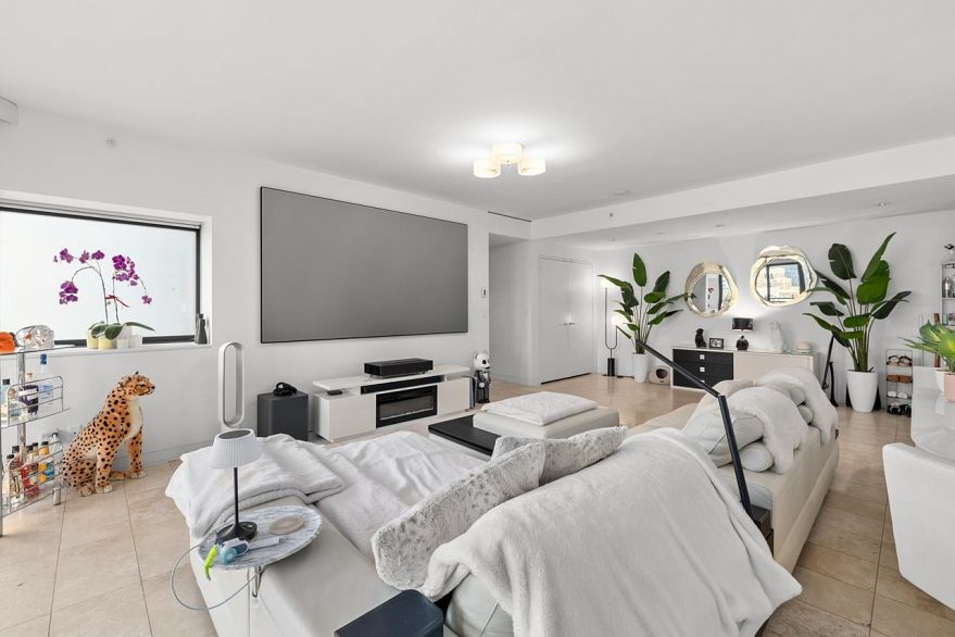 2306 838 W Hastings Street