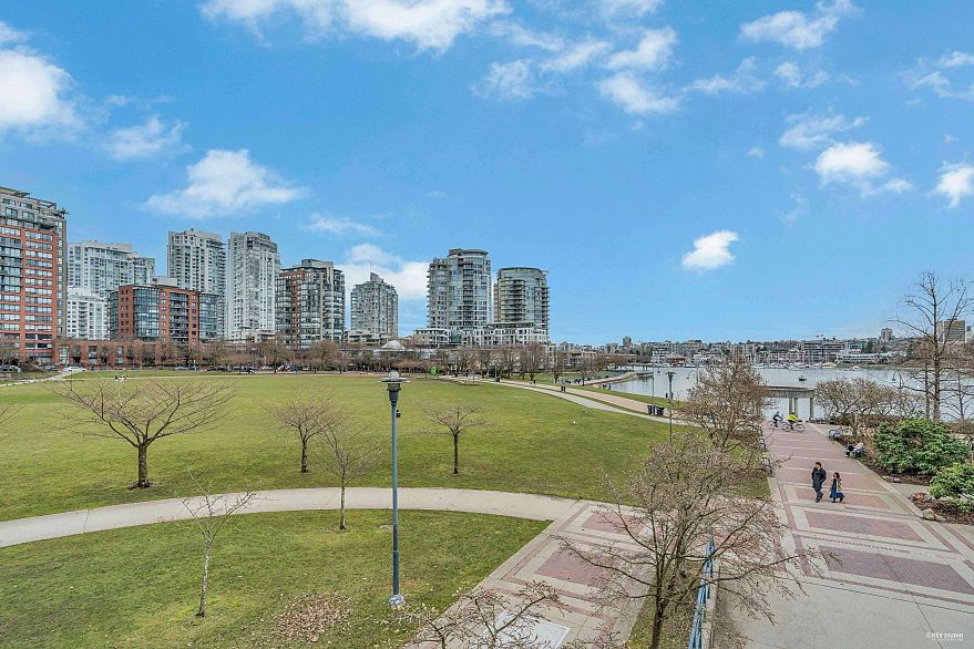 1802 1408 Strathmore Mews