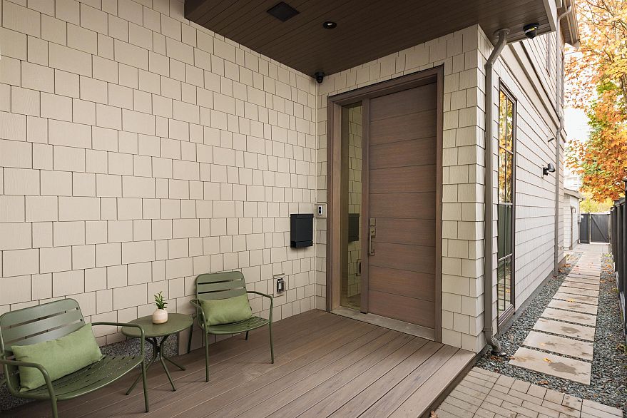 2 15 W 20th Avenue