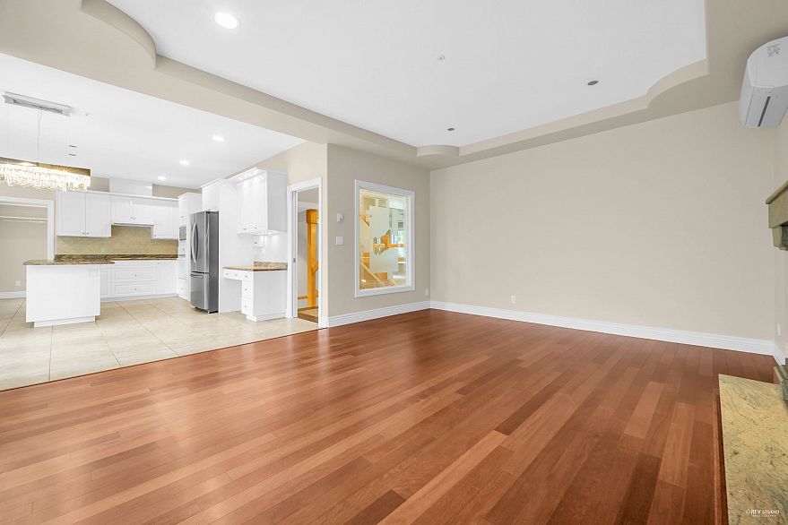 6081 Elm Street