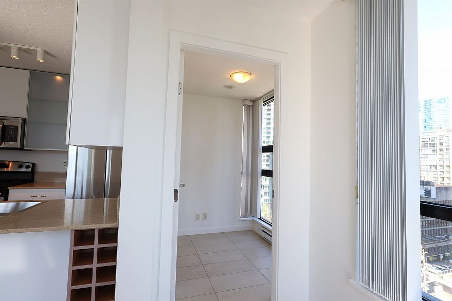 1502 909 Mainland Street