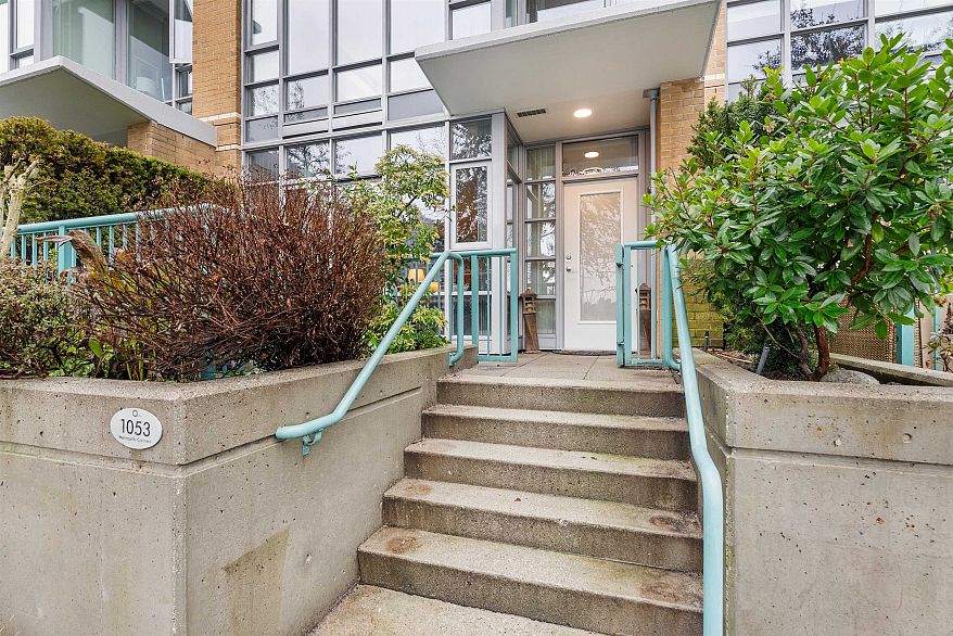 1053 Marinaside Crescent