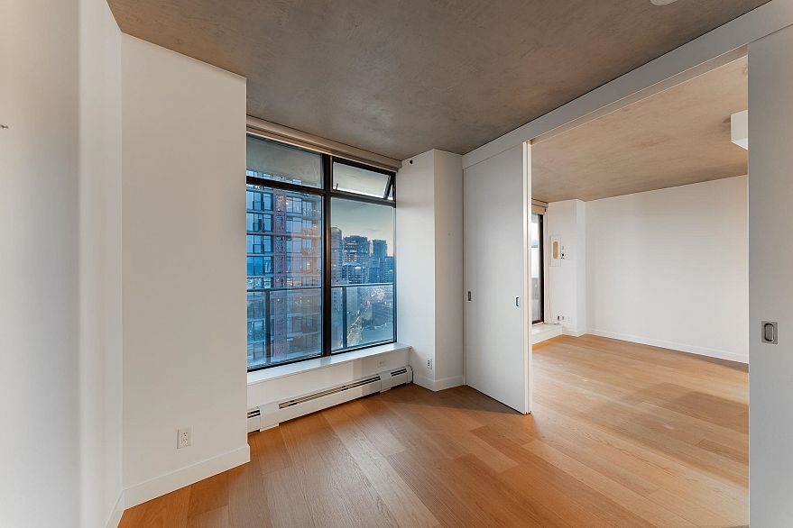 2408 108 W Cordova Street