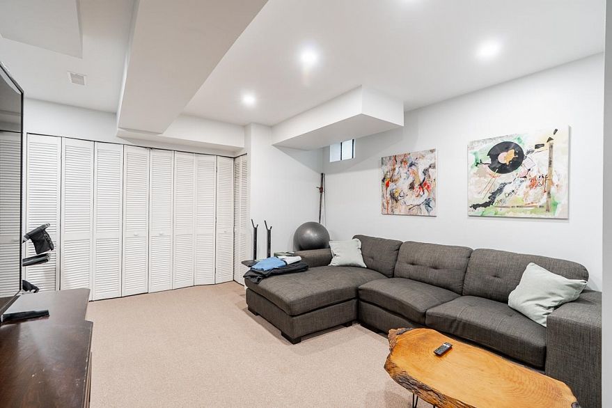 11 3350 Rosemont Drive