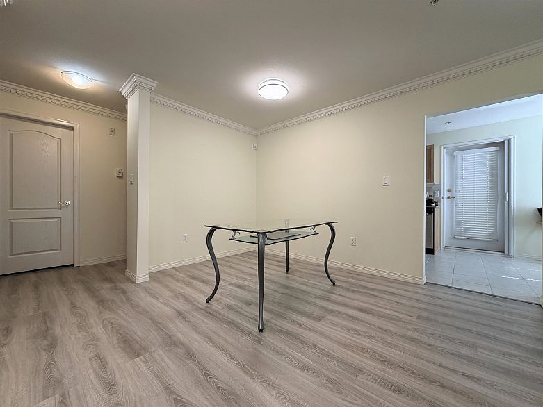 207 5683 Hampton Place