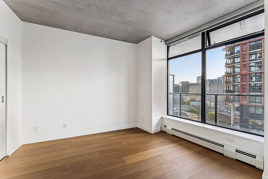 2408 108 W Cordova Street