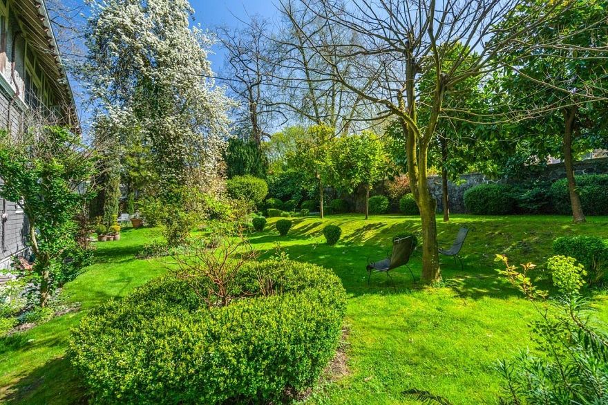 1650 Cedar Crescent