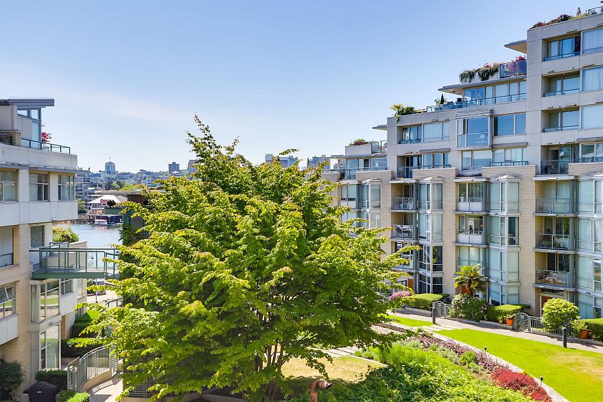 501 1228 Marinaside Crescent