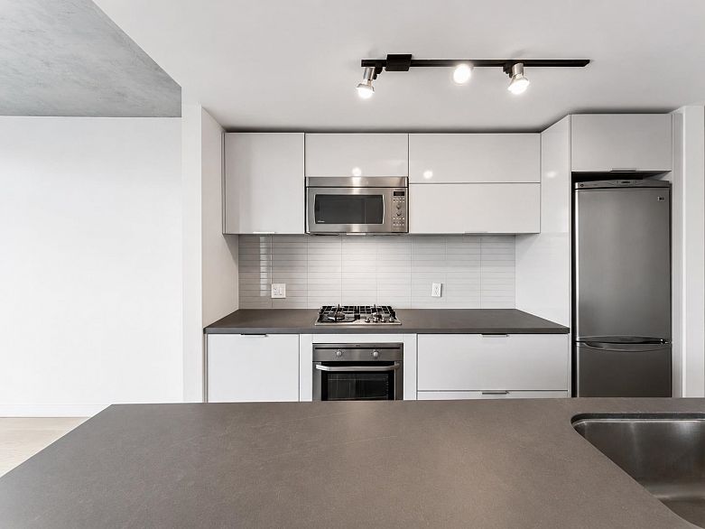 2408 108 W Cordova Street