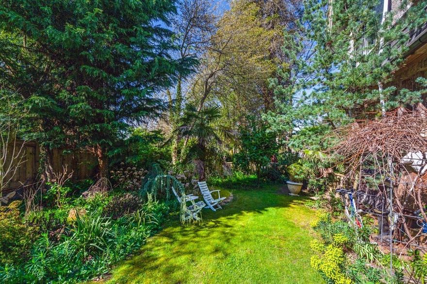 1650 Cedar Crescent