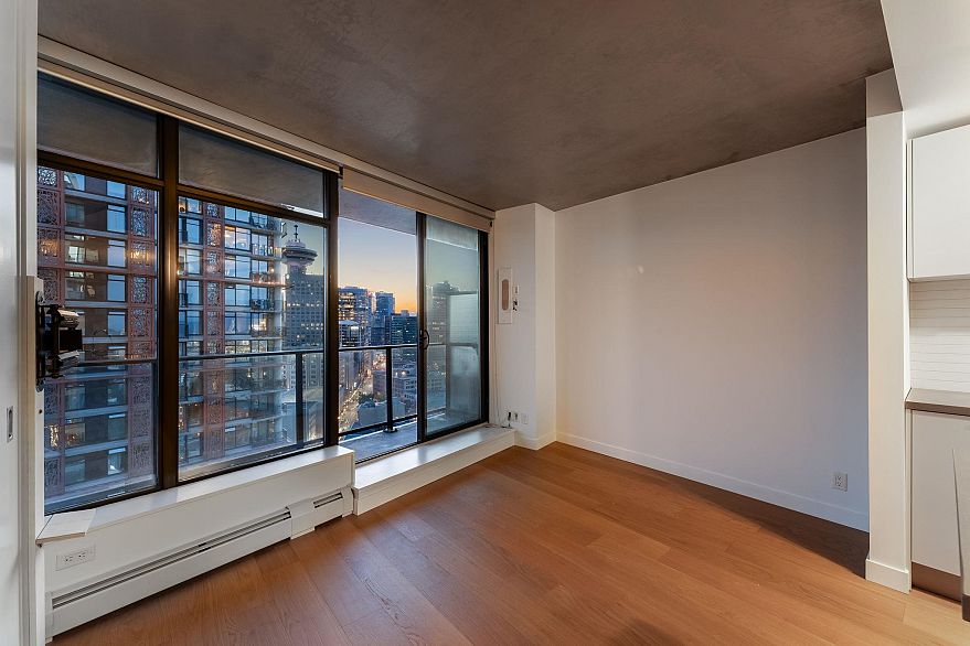 2408 108 W Cordova Street