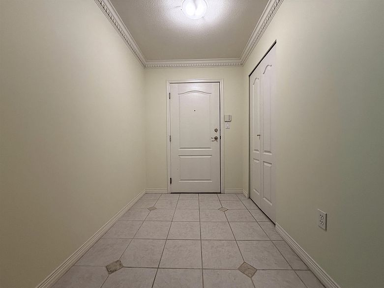 207 5683 Hampton Place