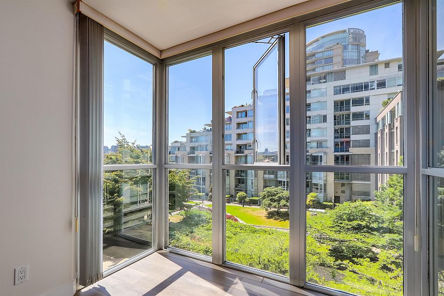 501 1228 Marinaside Crescent