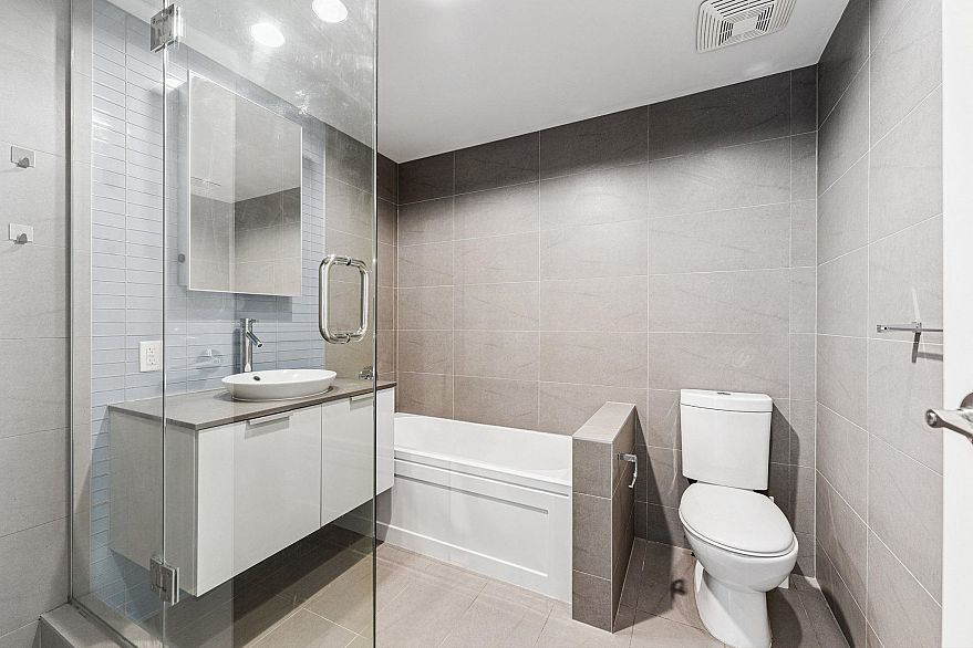 2408 108 W Cordova Street