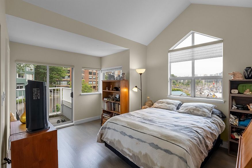 1596 Island Park Walk