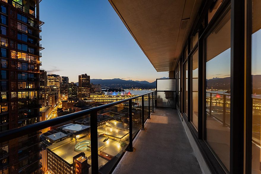 2408 108 W Cordova Street