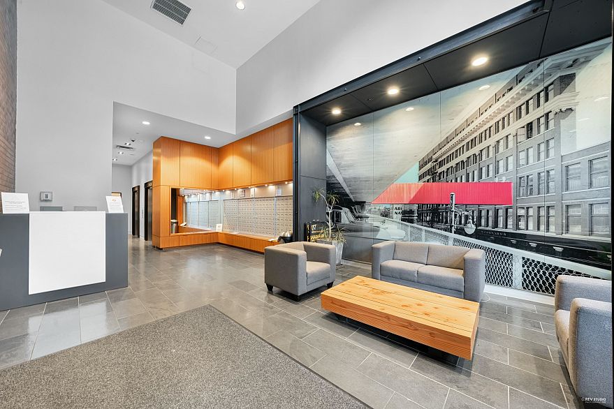 2702 108 W Cordova Street