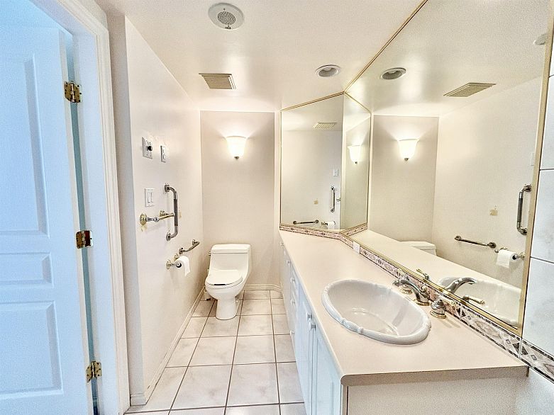 705 5615 Hampton Place