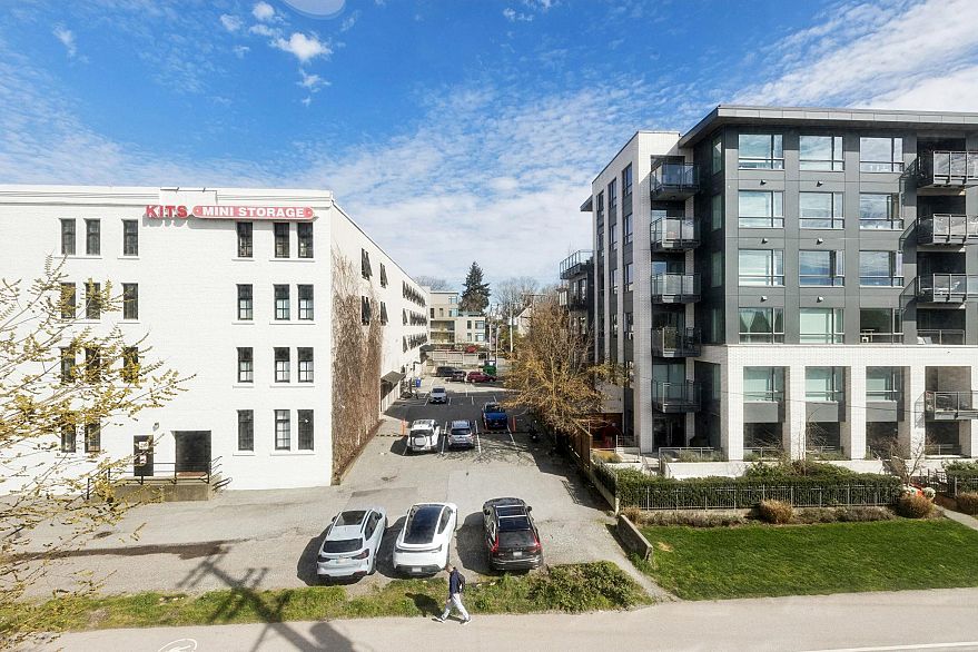 PH4 2088 W 11th Avenue