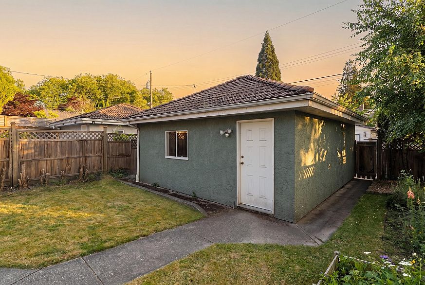 2950 W 15th Avenue