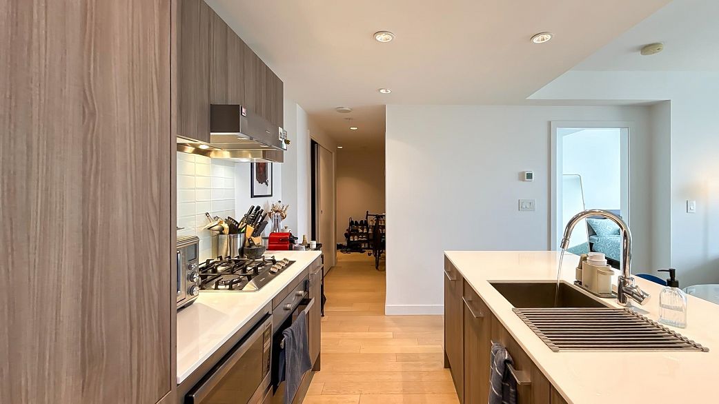 1112 2220 Kingsway