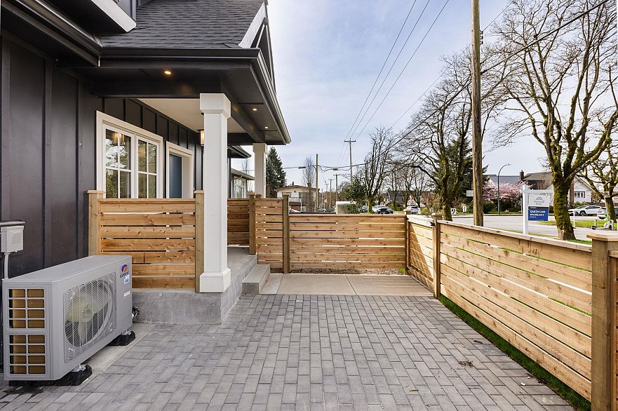 2 550 Kaslo Street