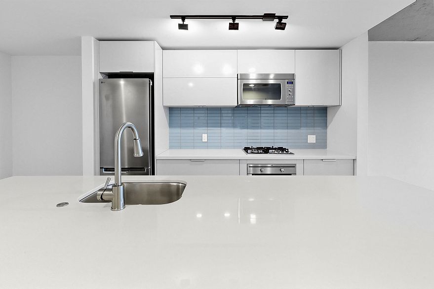2702 108 W Cordova Street