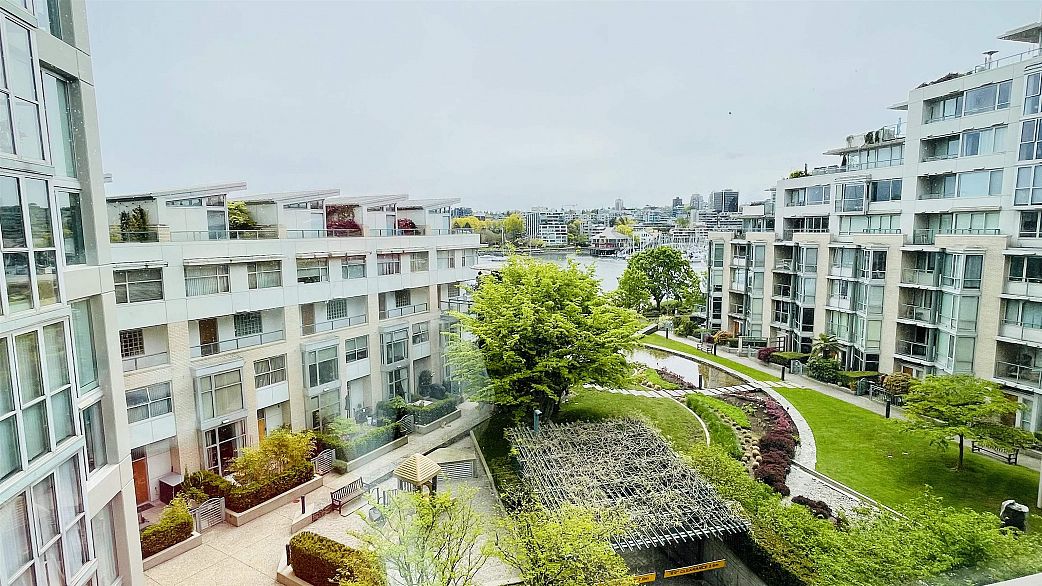 605 1228 Marinaside Crescent