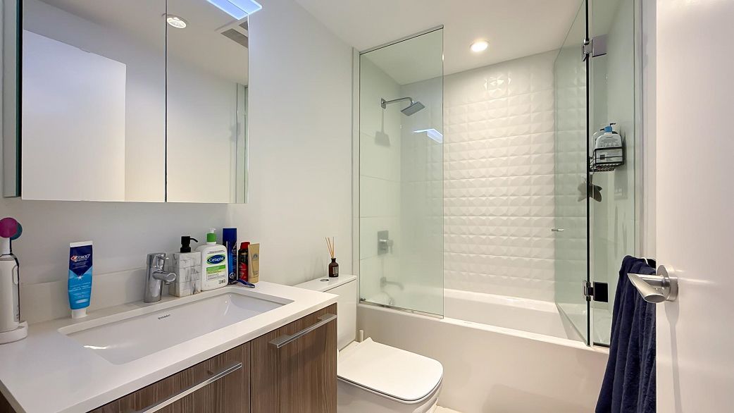 1112 2220 Kingsway
