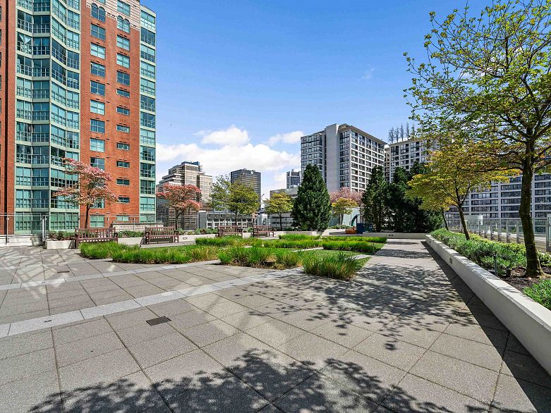 2907 1028 Barclay Street