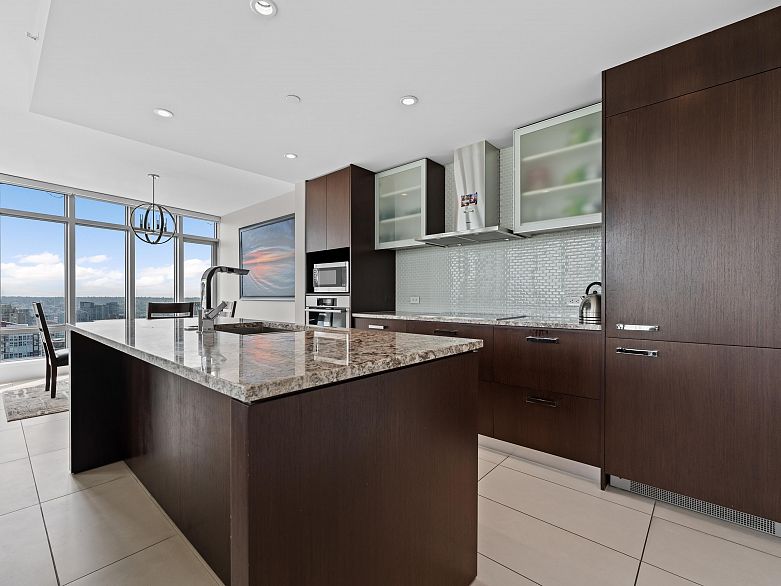 2907 1028 Barclay Street