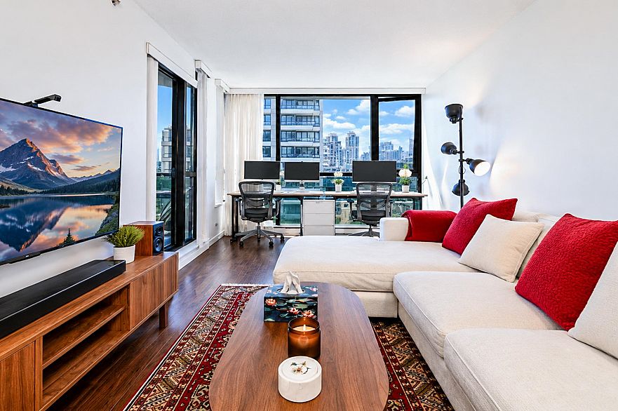 1405 909 Mainland Street