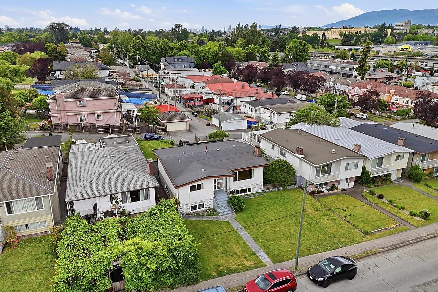 3063 Renfrew Street