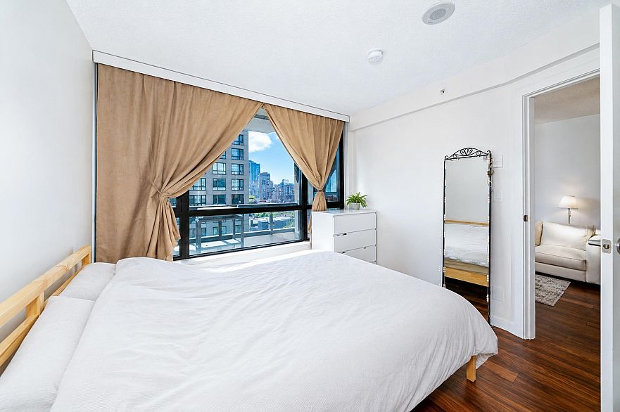 1405 909 Mainland Street