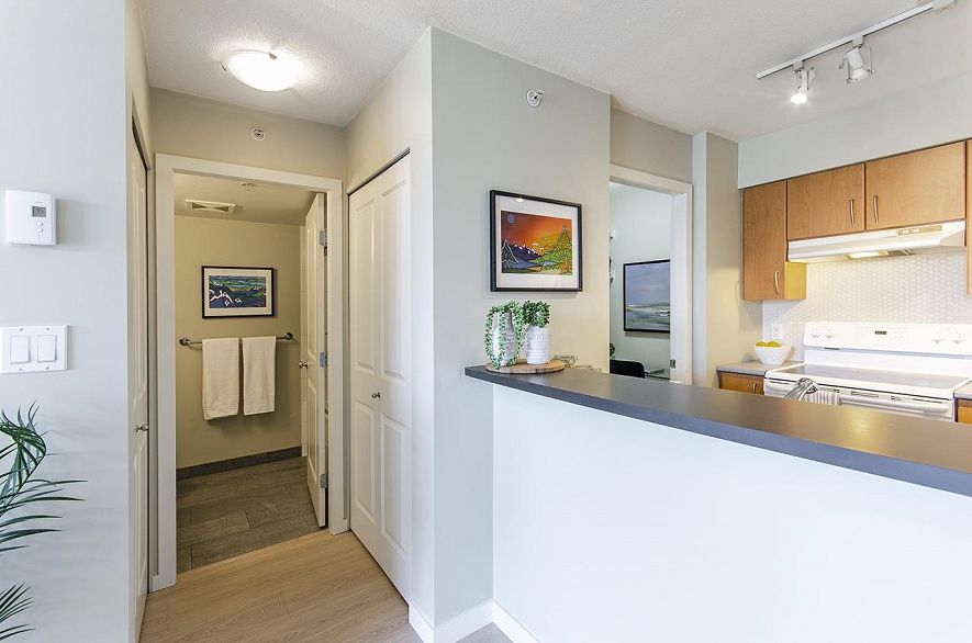 2002 1295 Richards Street